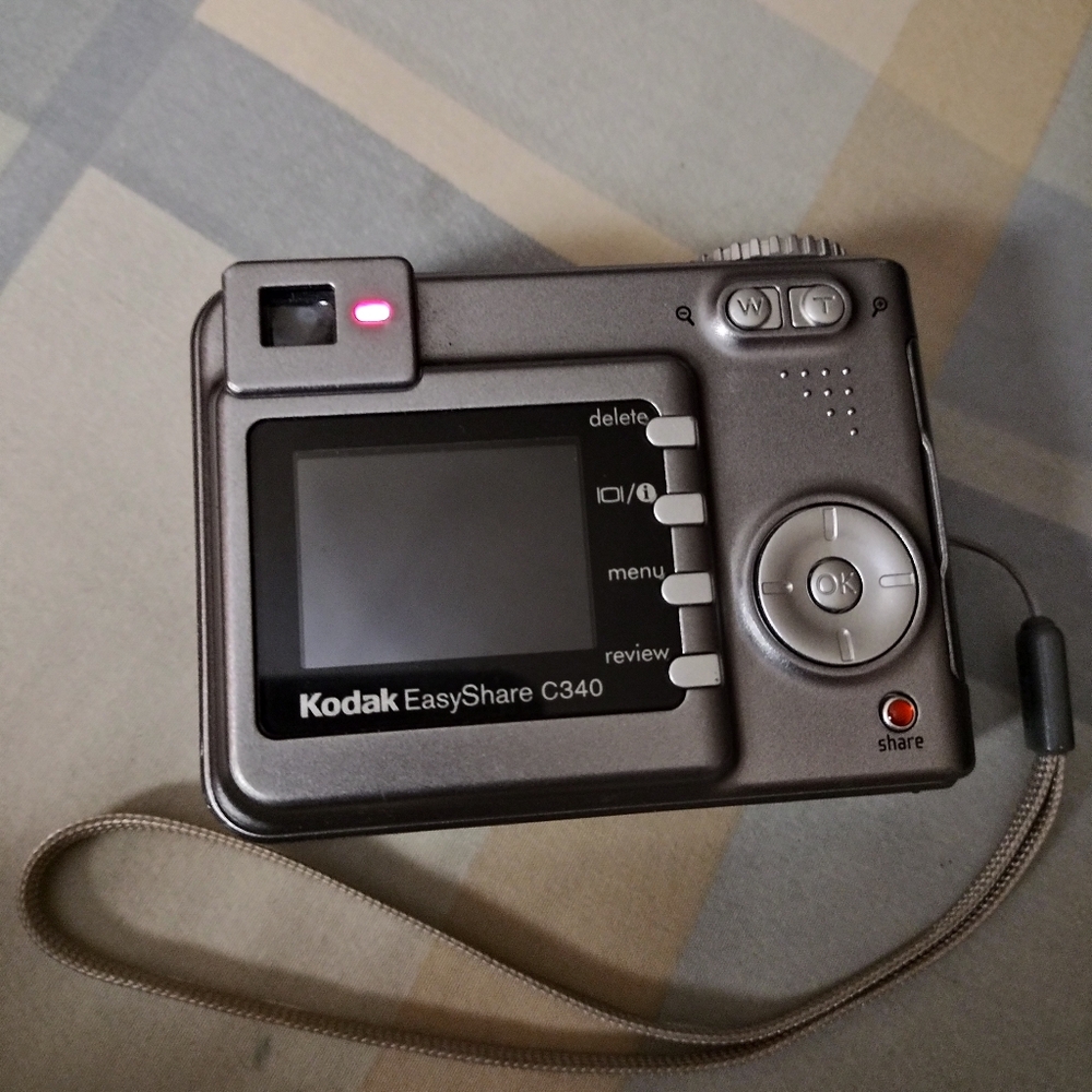 Kodak EasyShare C340 5MP Digital Camera 3x Zoom Silver TESTED/ Camera Bag GUC